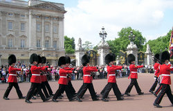 Guardias a Buckingham Palace